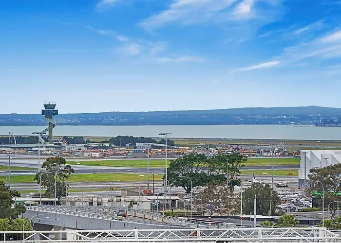 Airport And Waterview Retreat