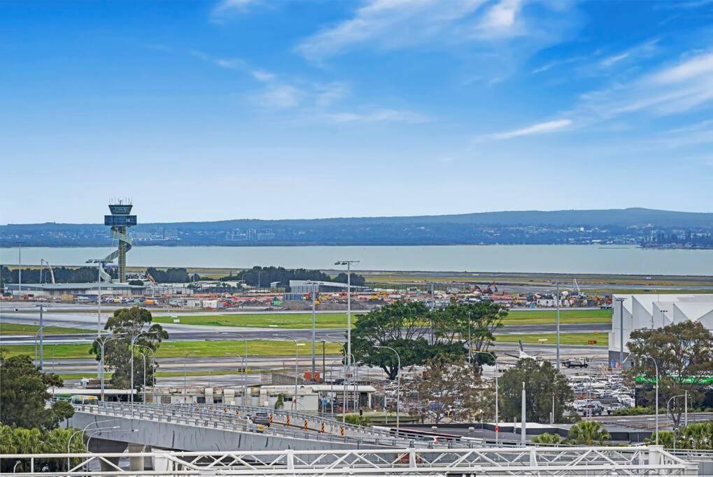 Airport And Waterview Retreat Apartment